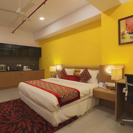 Hotel Downtown Gandhinagar Exteriör bild