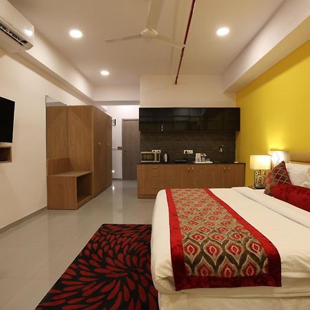 Hotel Downtown Gandhinagar Exteriör bild