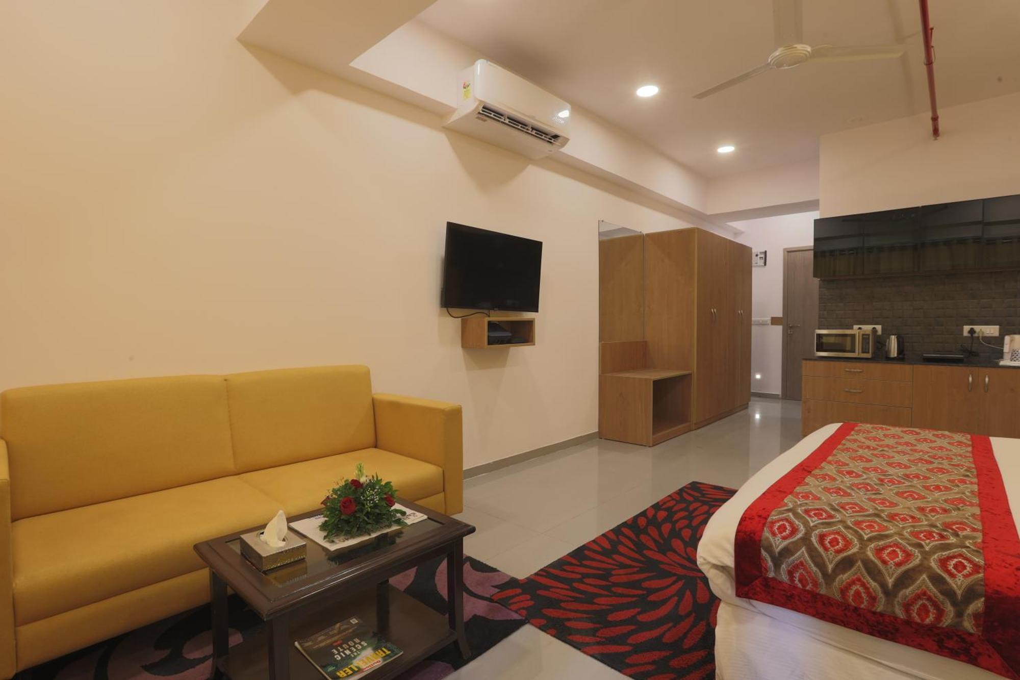 Hotel Downtown Gandhinagar Exteriör bild