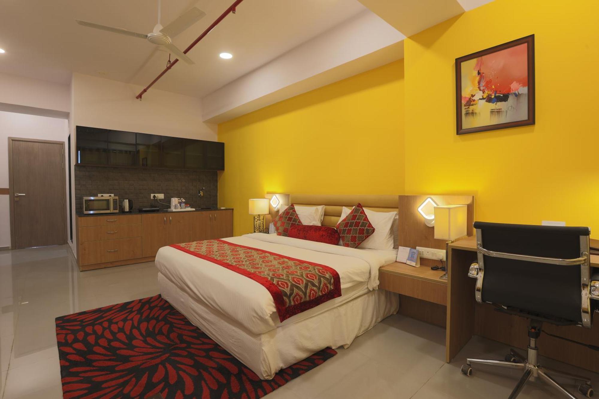 Hotel Downtown Gandhinagar Exteriör bild
