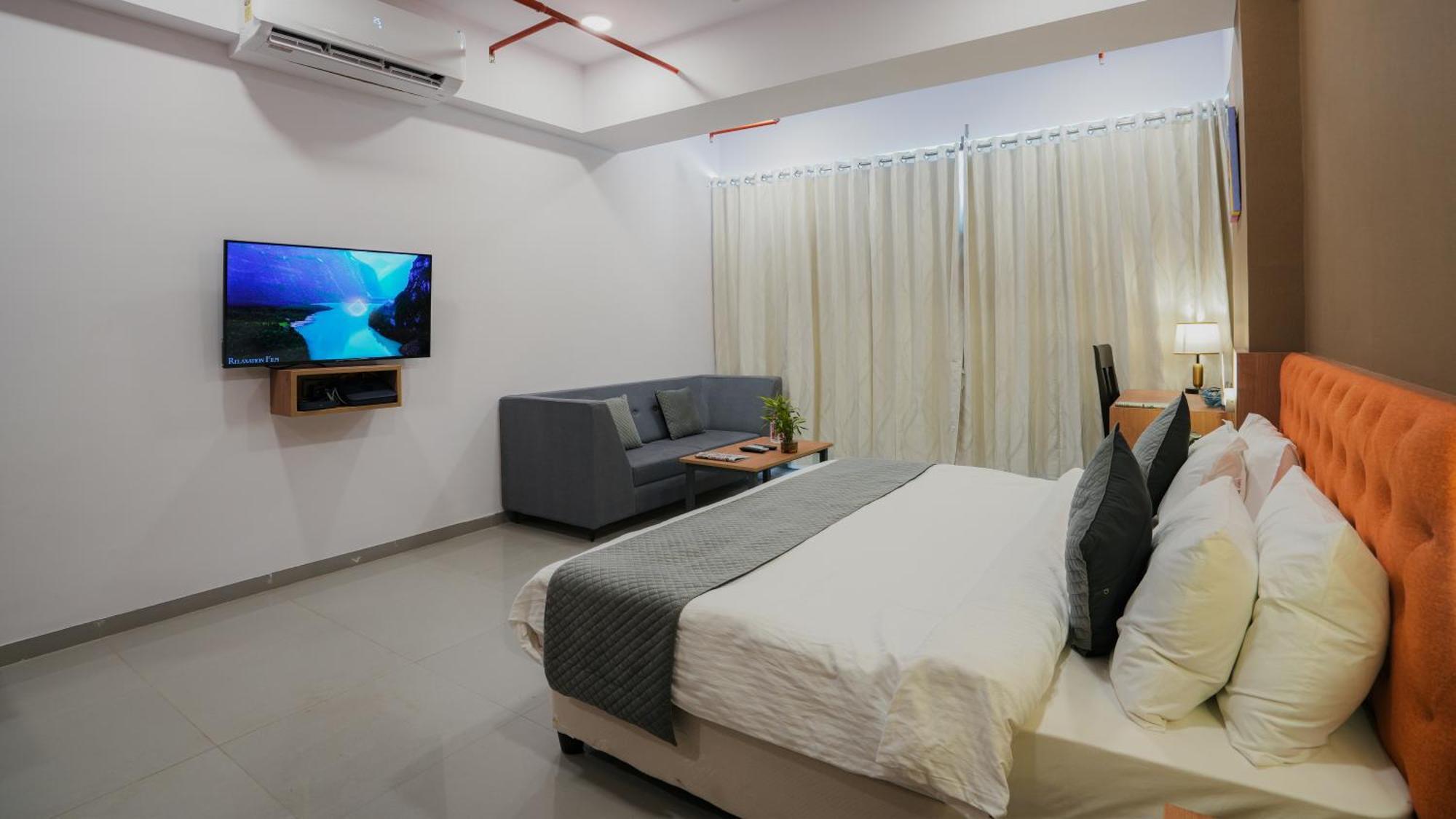Hotel Downtown Gandhinagar Exteriör bild