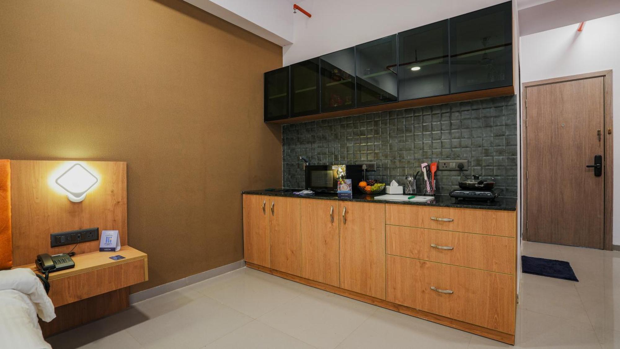 Hotel Downtown Gandhinagar Exteriör bild